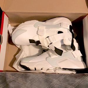 Nike White Air Huarache City Utility Women’s 7.5